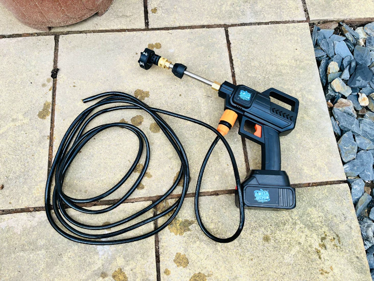 Pressured washer (battery operated)