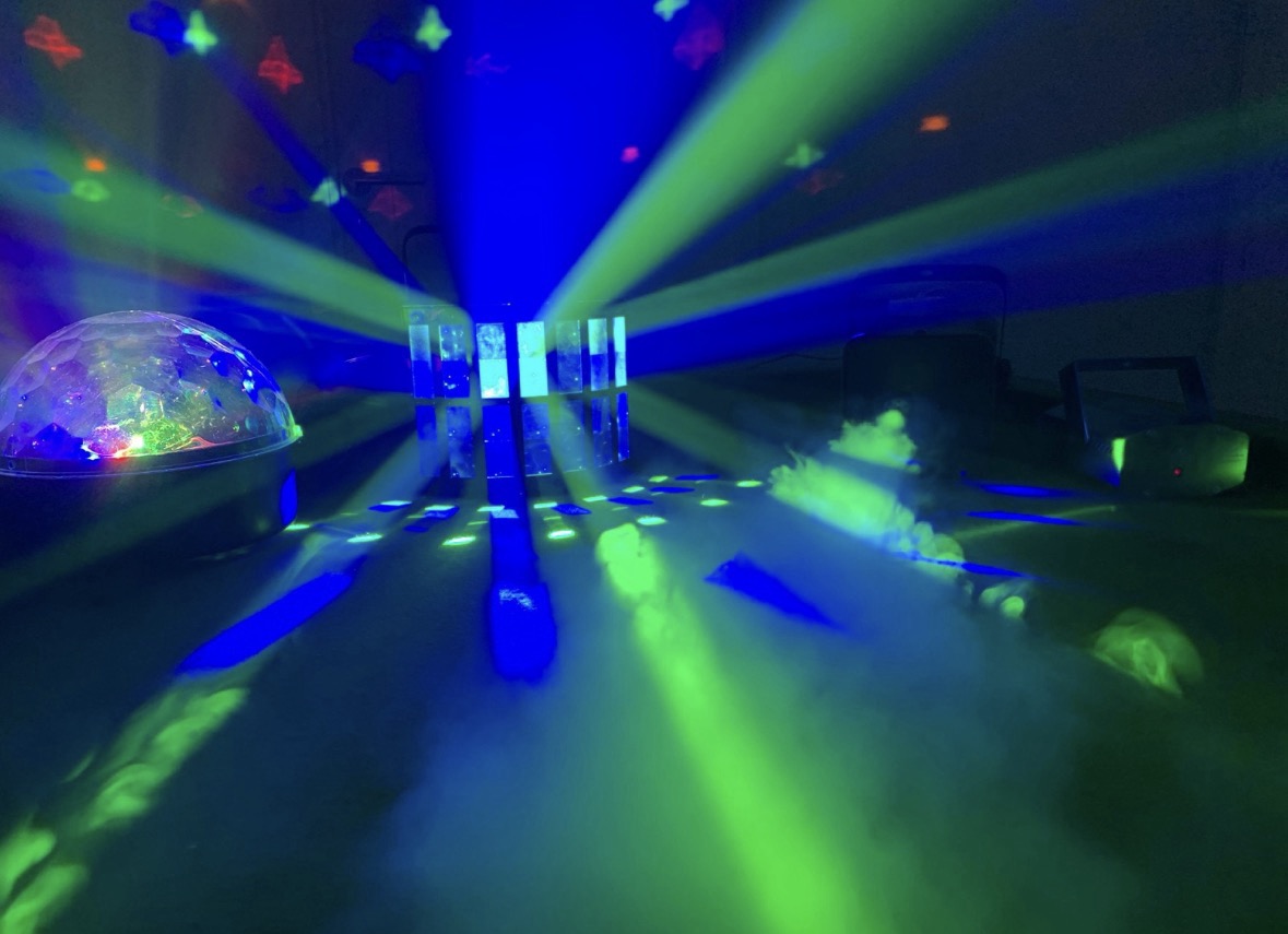 Partylys og kraftig røykmaskin til leie