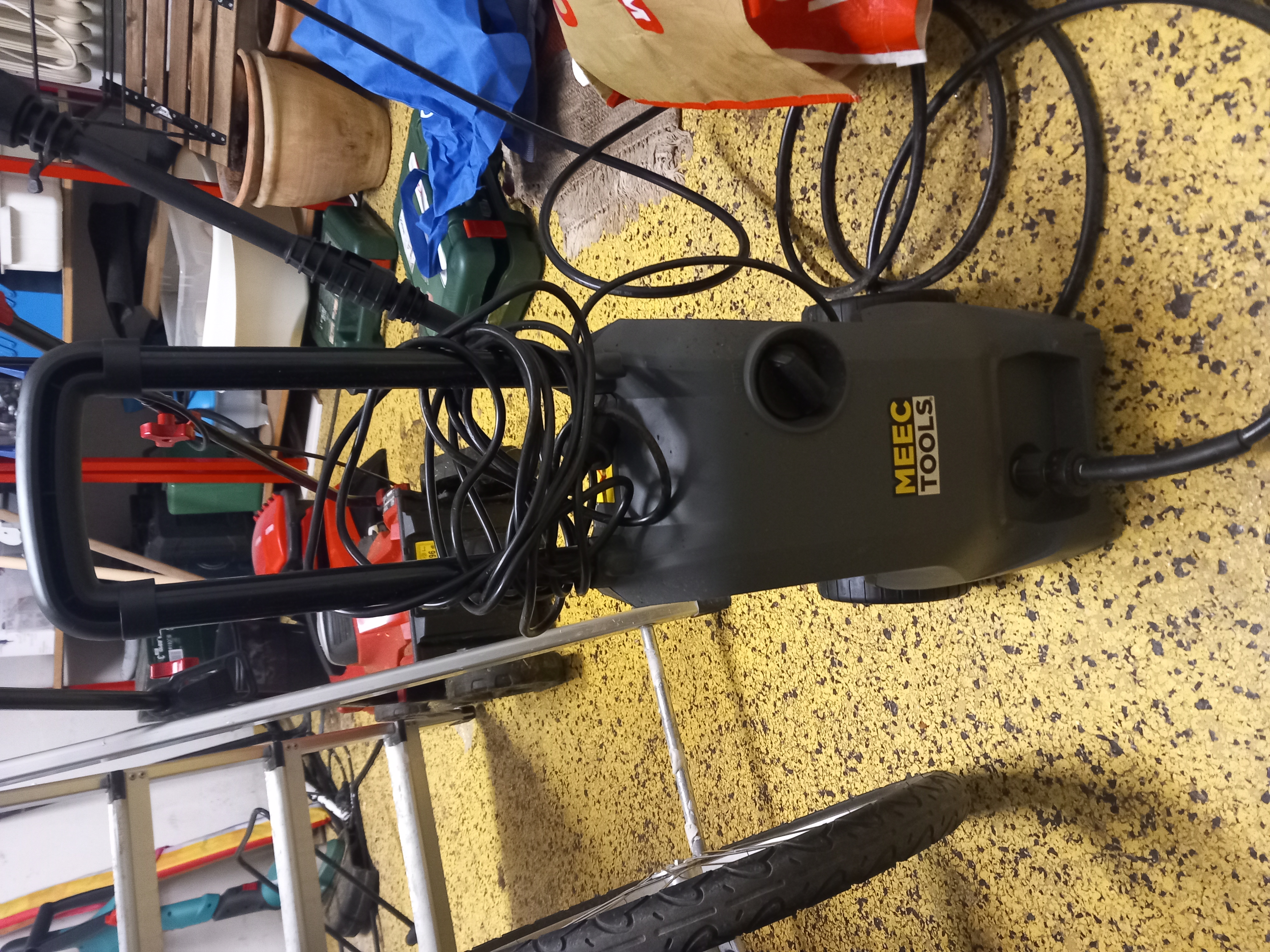 Högtryckstvätt med rensslang