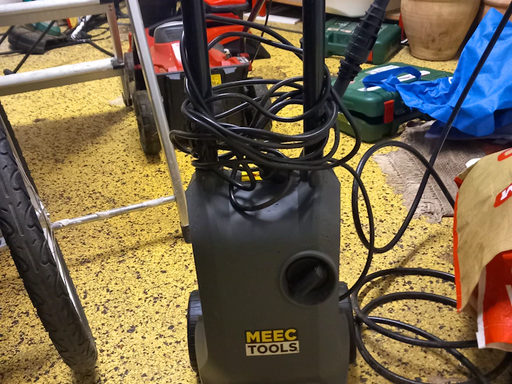 Högtryckstvätt med rensslang