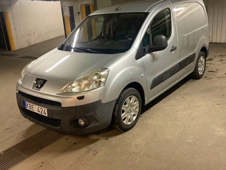 Skåpbil / flyttbil / lätt lastbil uthyres