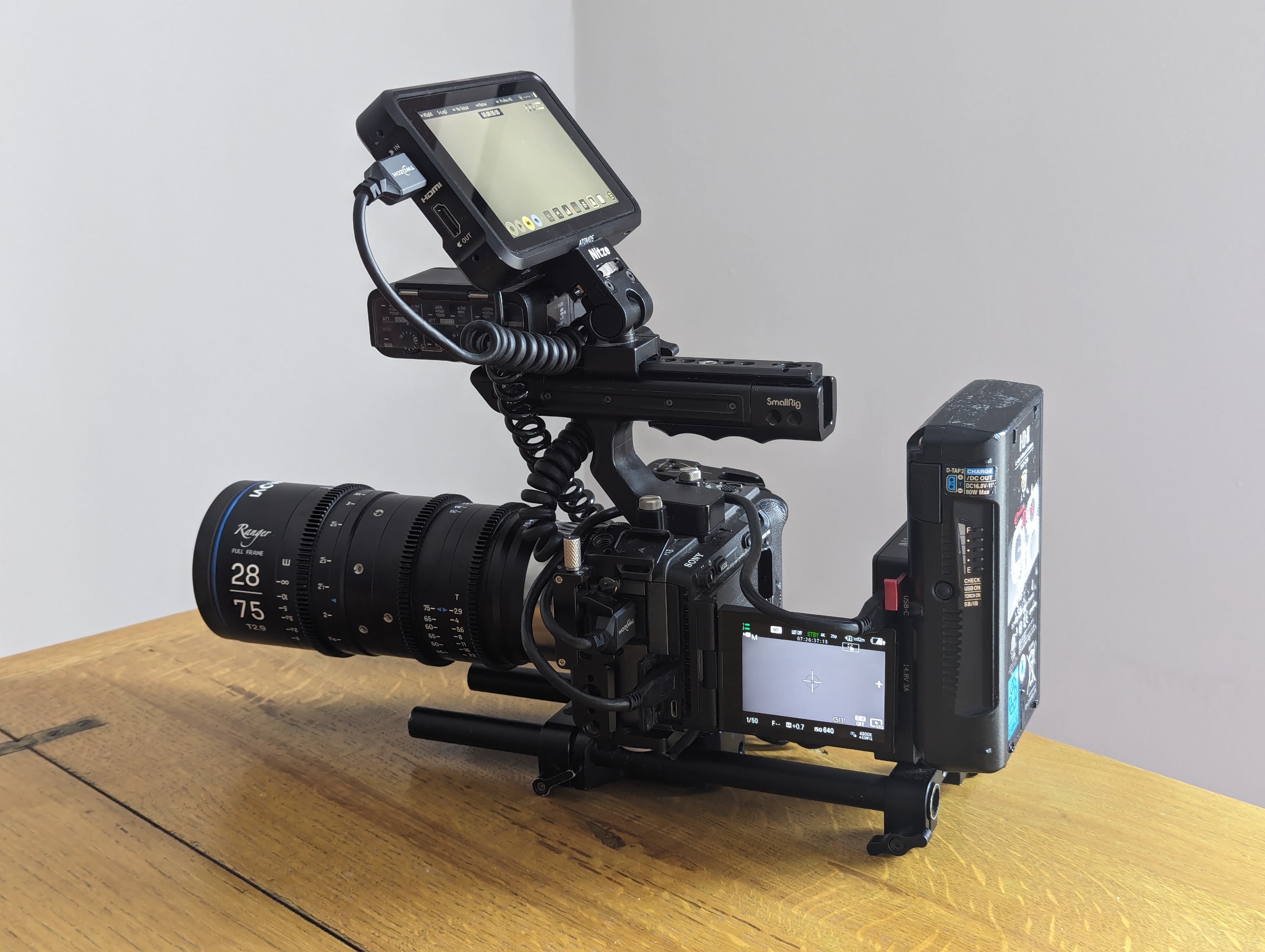 Sony fx3 ilme body, xlr handle, atomos ninja v, v lock package + laowa ranger 28-75mm cine lens