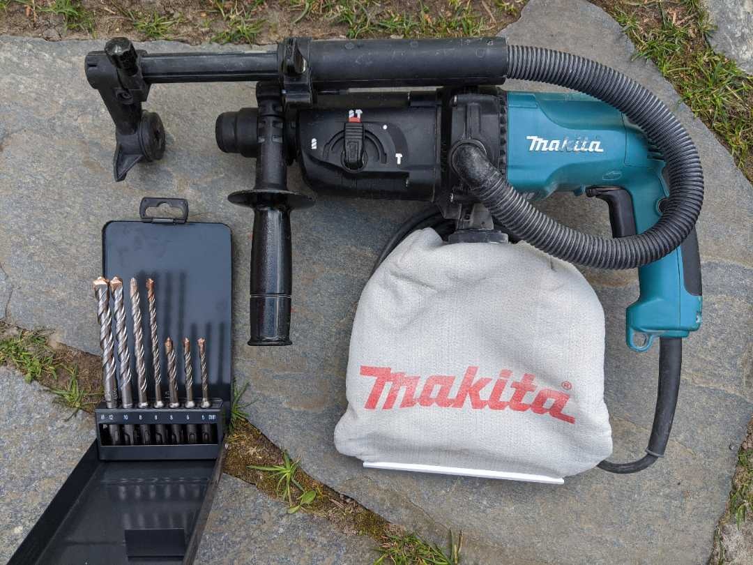 Makita borrhammare med dammsugare