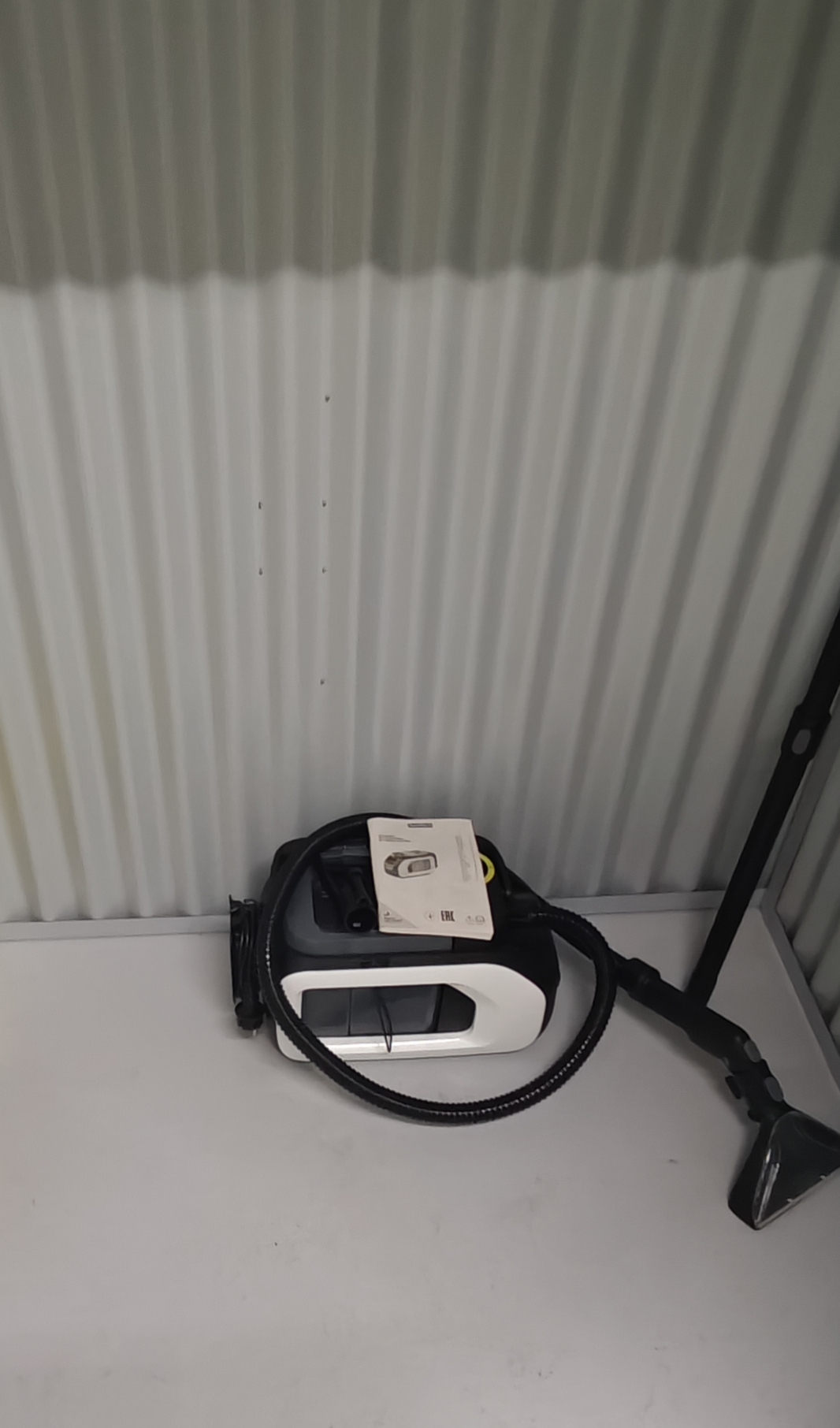 Kärcher se 3 compact. pesuaine tabletti kuuluu hintaan.