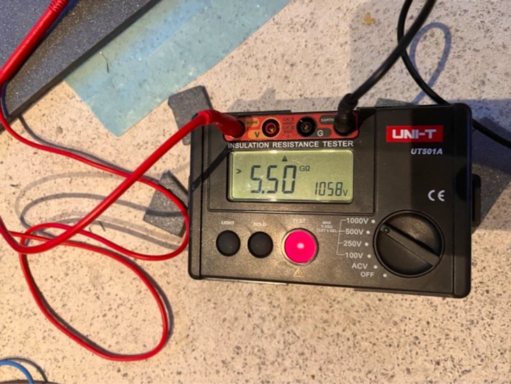 Megger / isolationsprovare