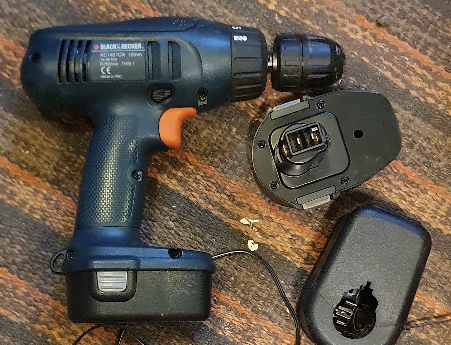 Skruvdragare med två batterier