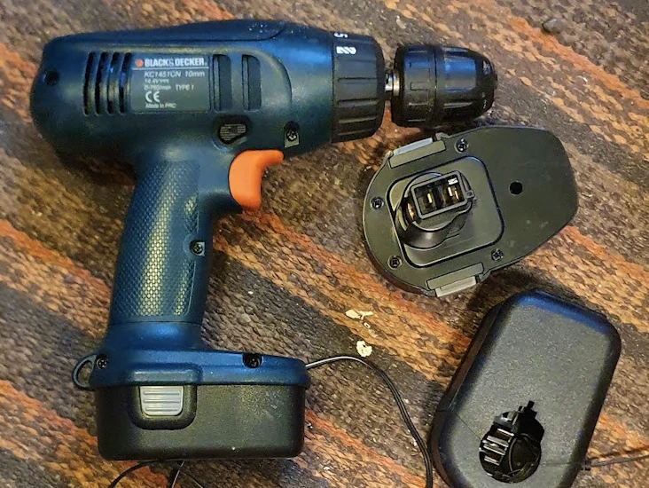 Skruvdragare med två batterier