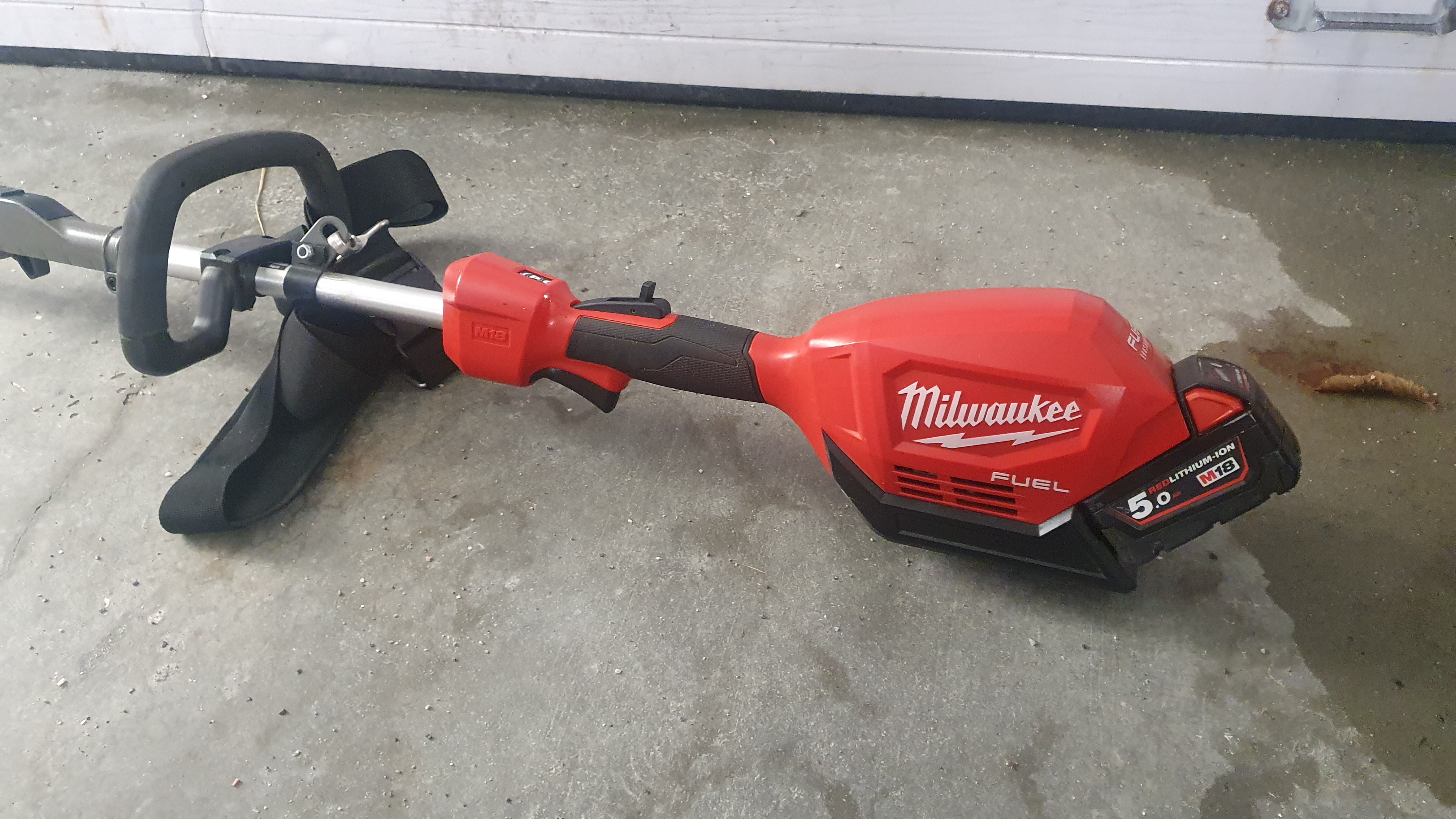 Milwaukee batteridrevet grensag