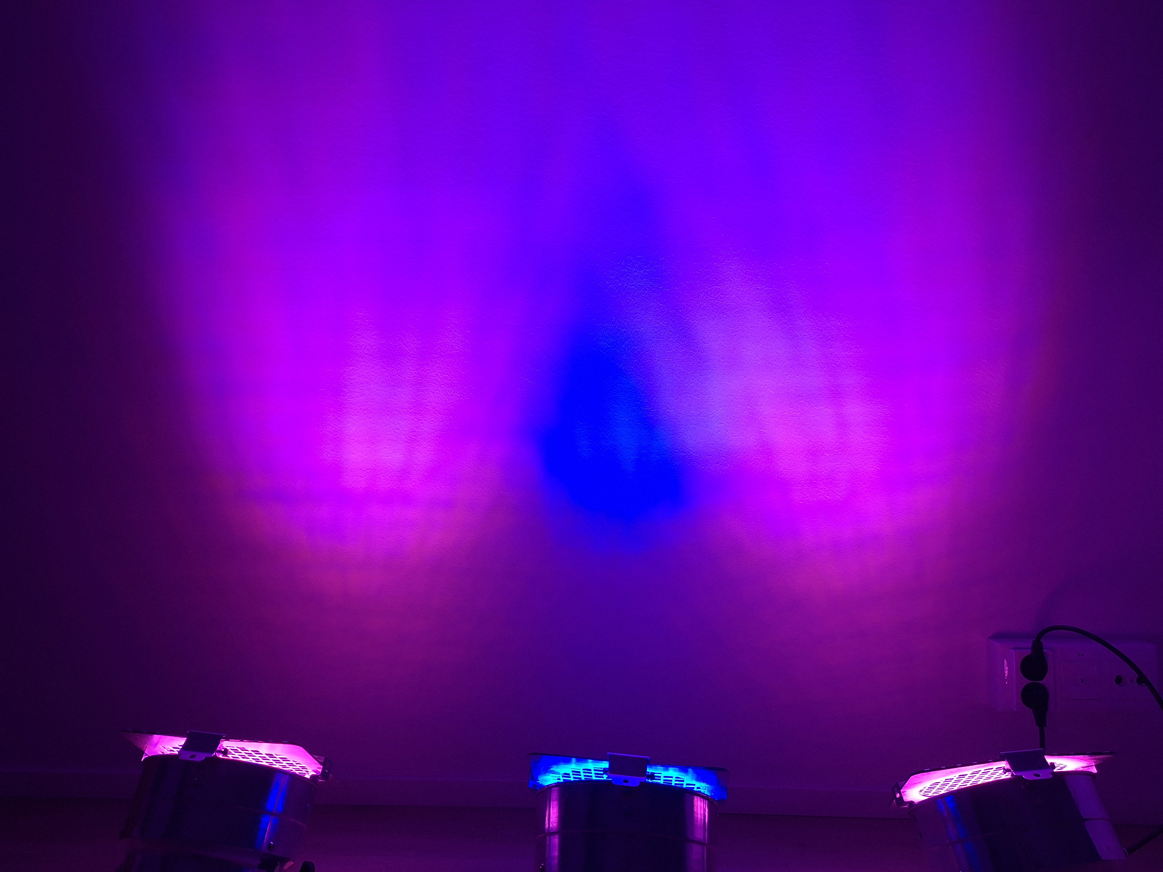 Täysi valosetti - 3 x ledpar56-valaisin + dmx-ohjain ja kaapelit