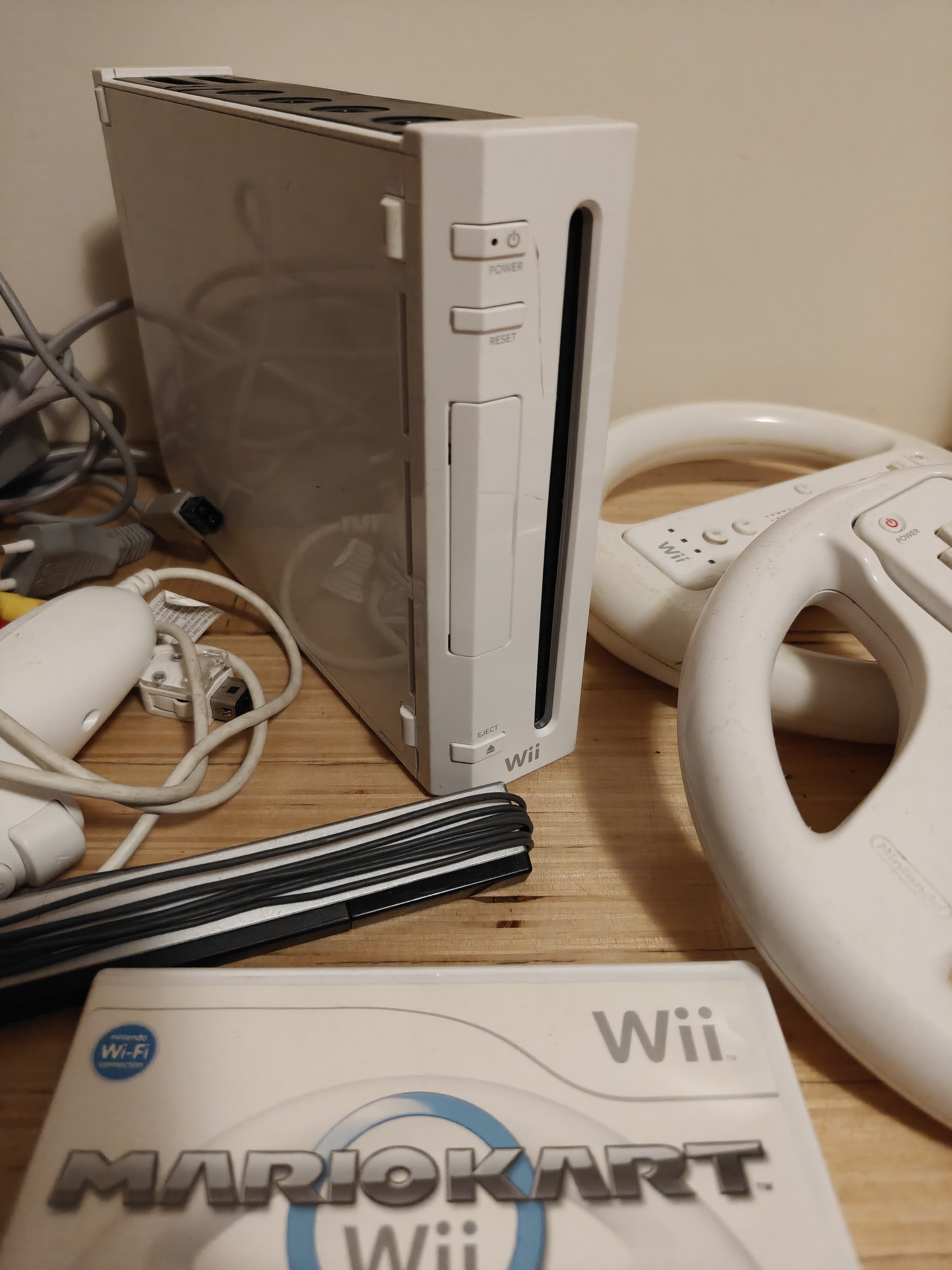 Nintendo wii + mariokart +ohjaimet kahdelle