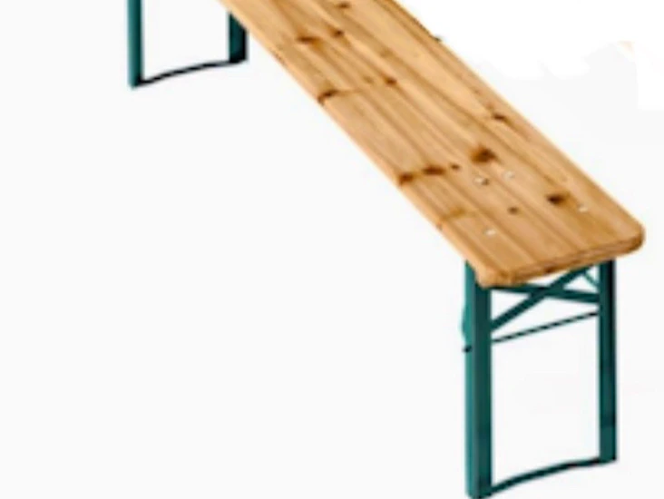 6 enkla bänkar för 3-4 personer per bänk.