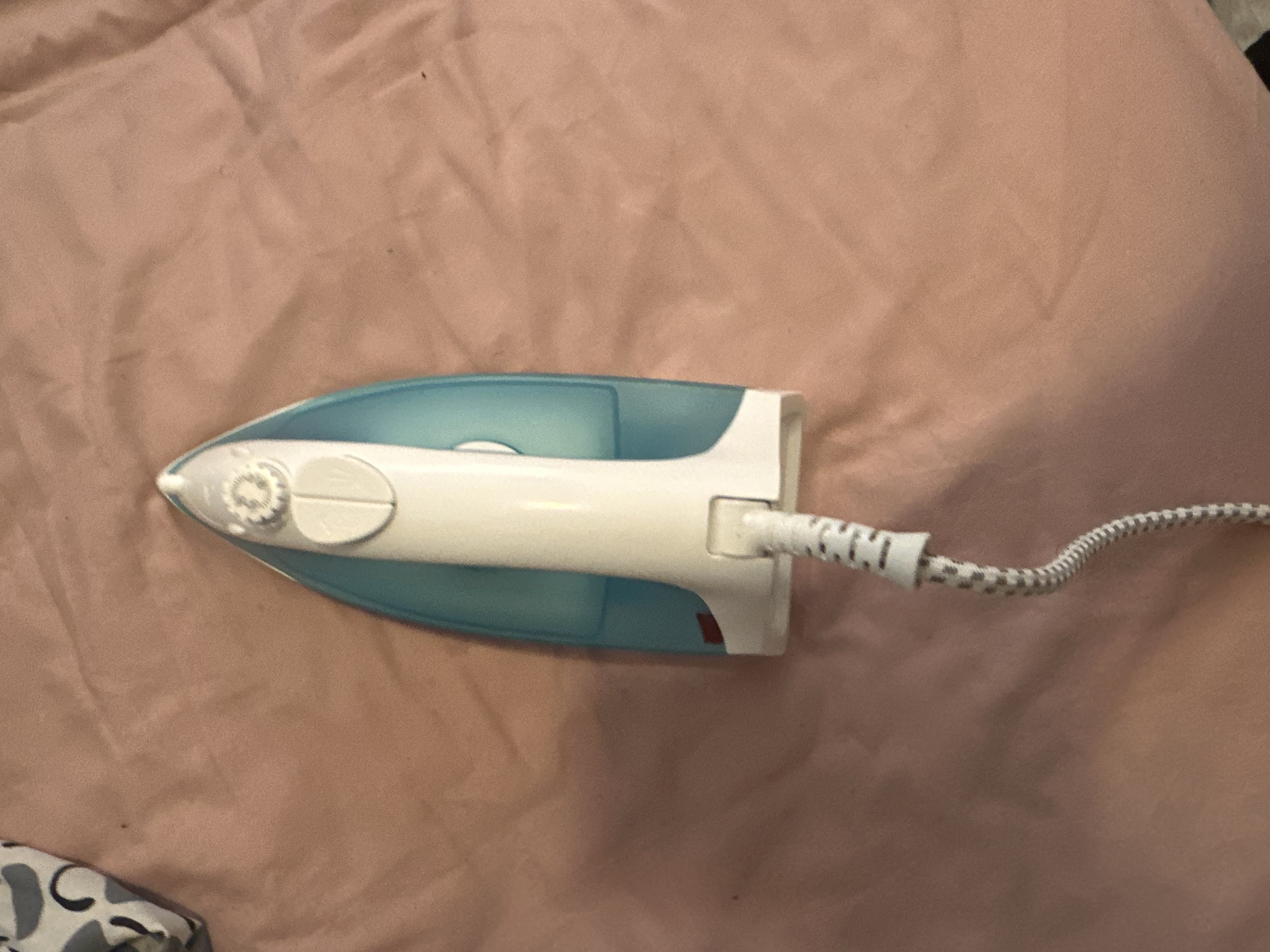 Excellent condition steam iron – used once – ready to rent