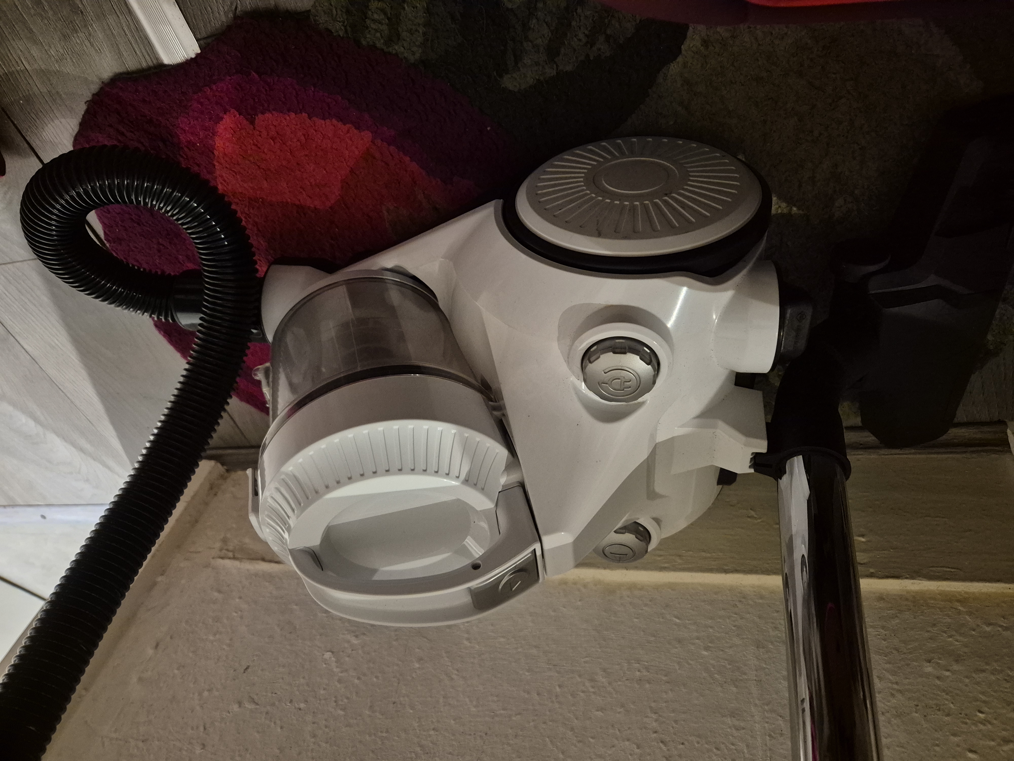 Bush white bagless vacuum cleaner hoover