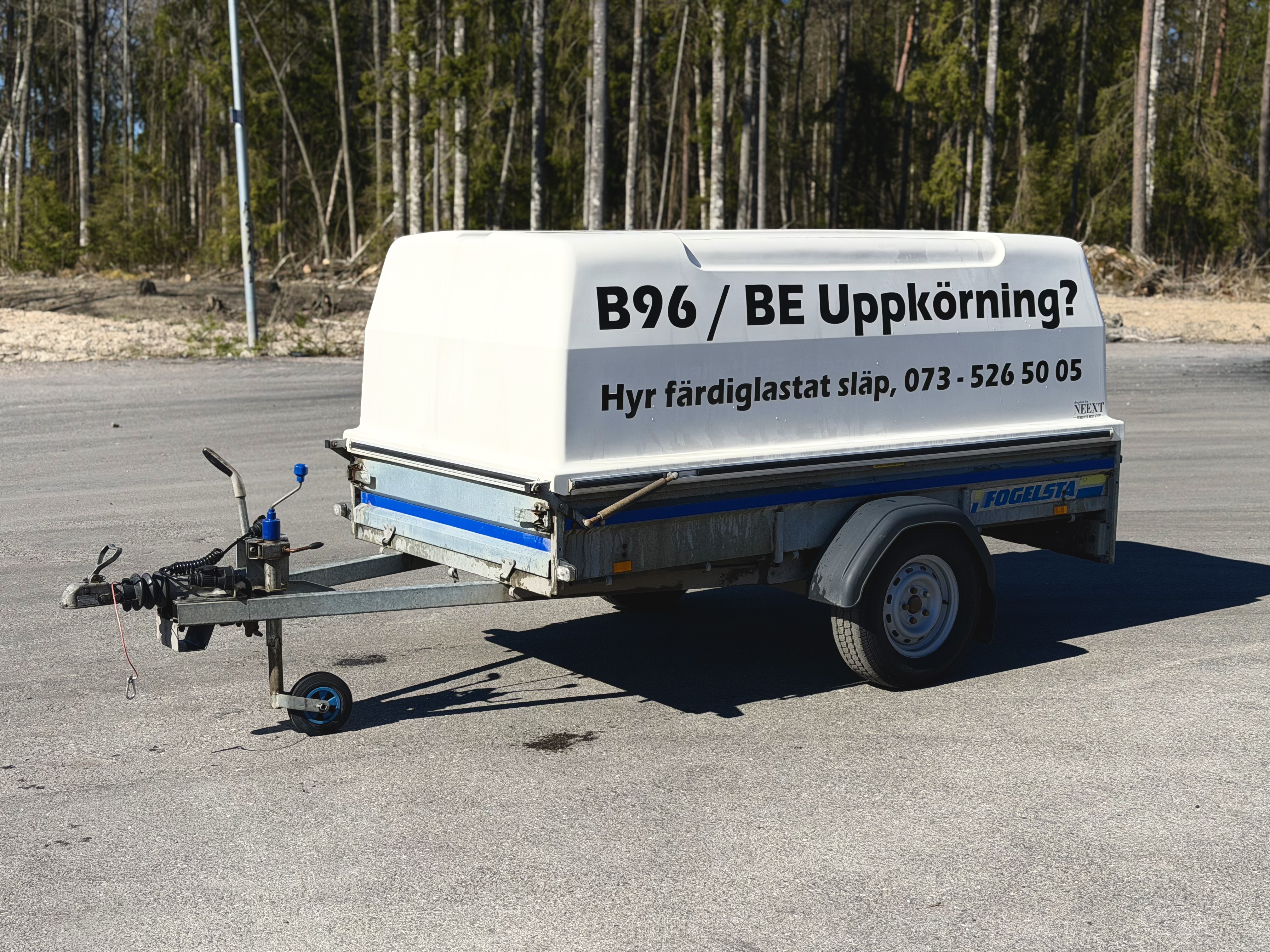 Färdiglastat släp för b96/be-uppkörning i örebro/ angränsande län