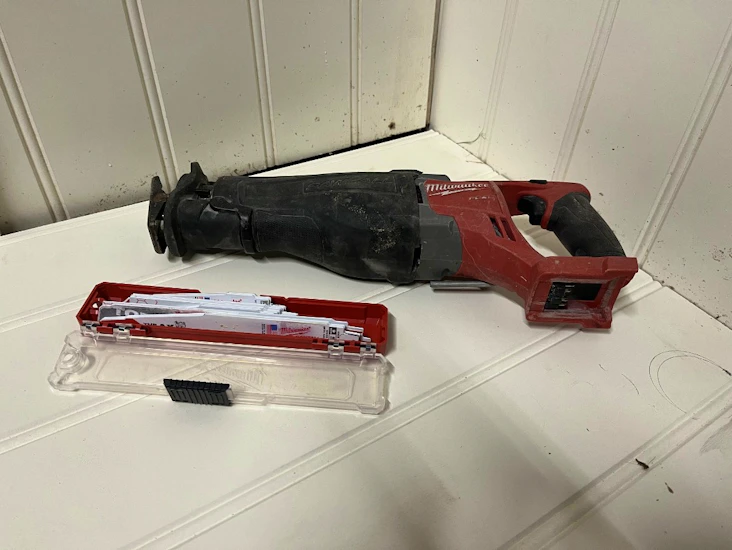 Milwaukee batteridreven bajonettsag