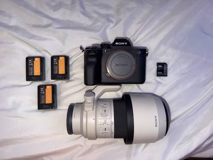 Sony a7 iv + 70–200mm f/4 g oss lens kit | full-frame pro camera bundle | batteries + sd card included