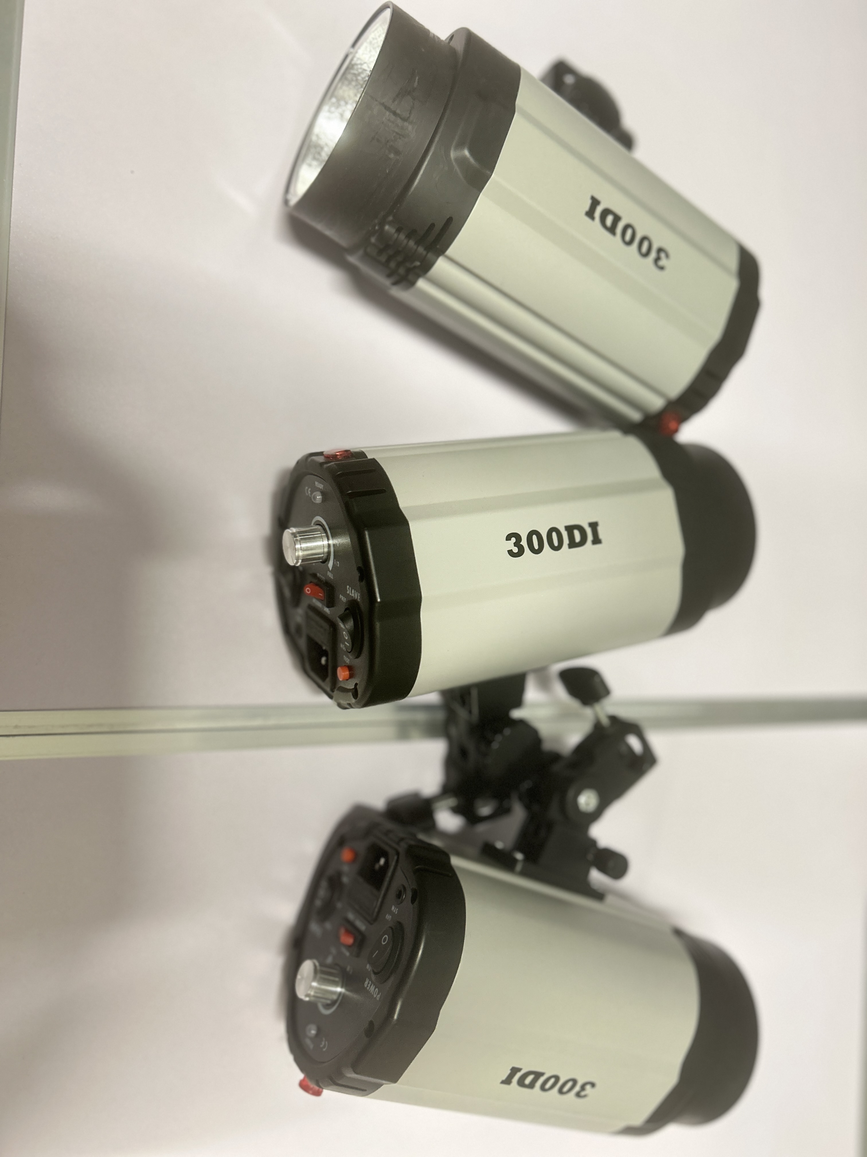 Mini pioneer series studio flash 300di x 3 