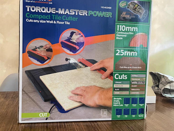 Electric tile cutter