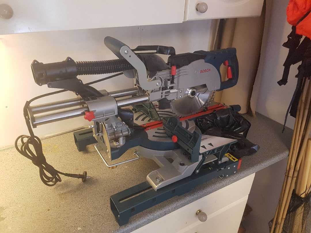 Bosch proffesional kap- och gersåg med stativ