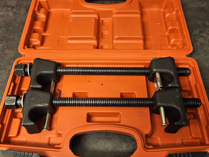 Fjäderspännare för bil fjädrar