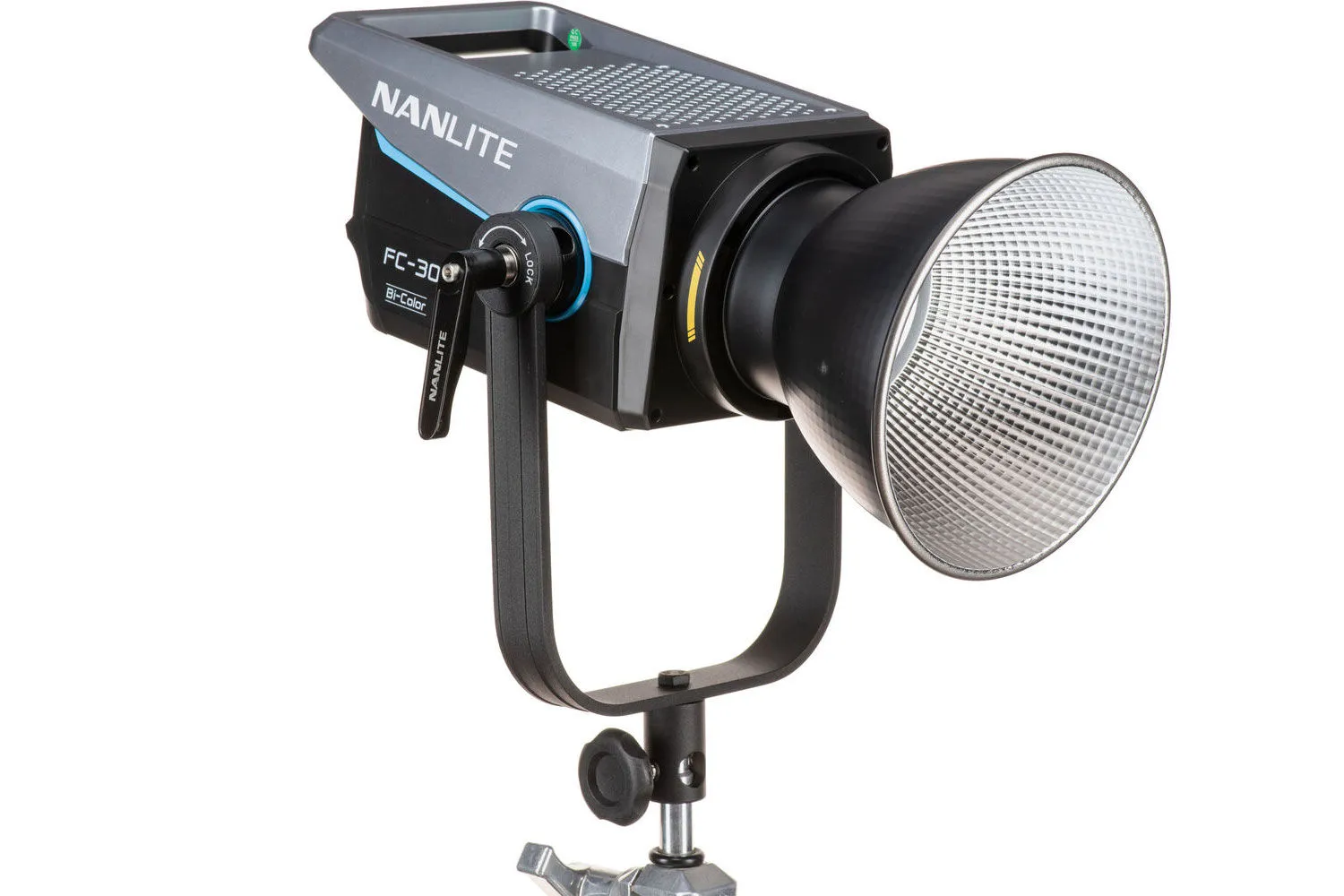 Nanlite fc-300b led light with fresnel attachment