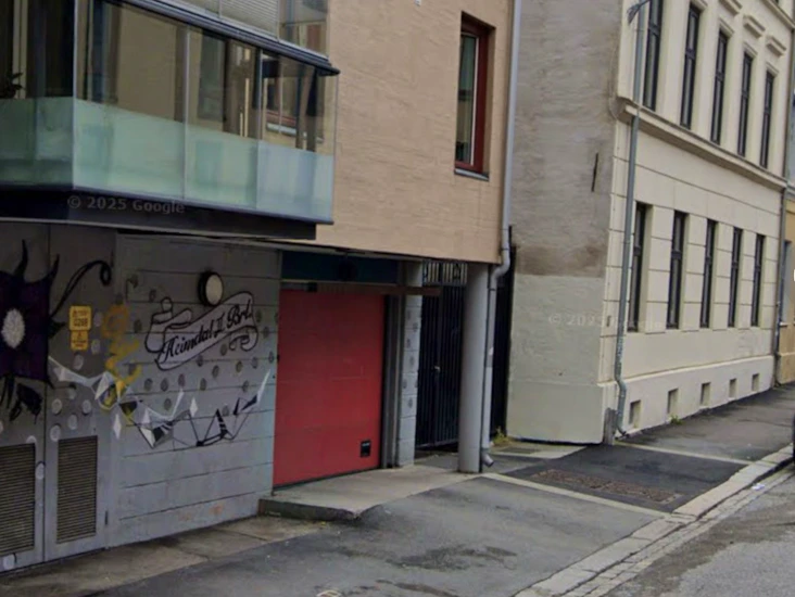 Garasjeplass midt i sentrum tøyen/grønland