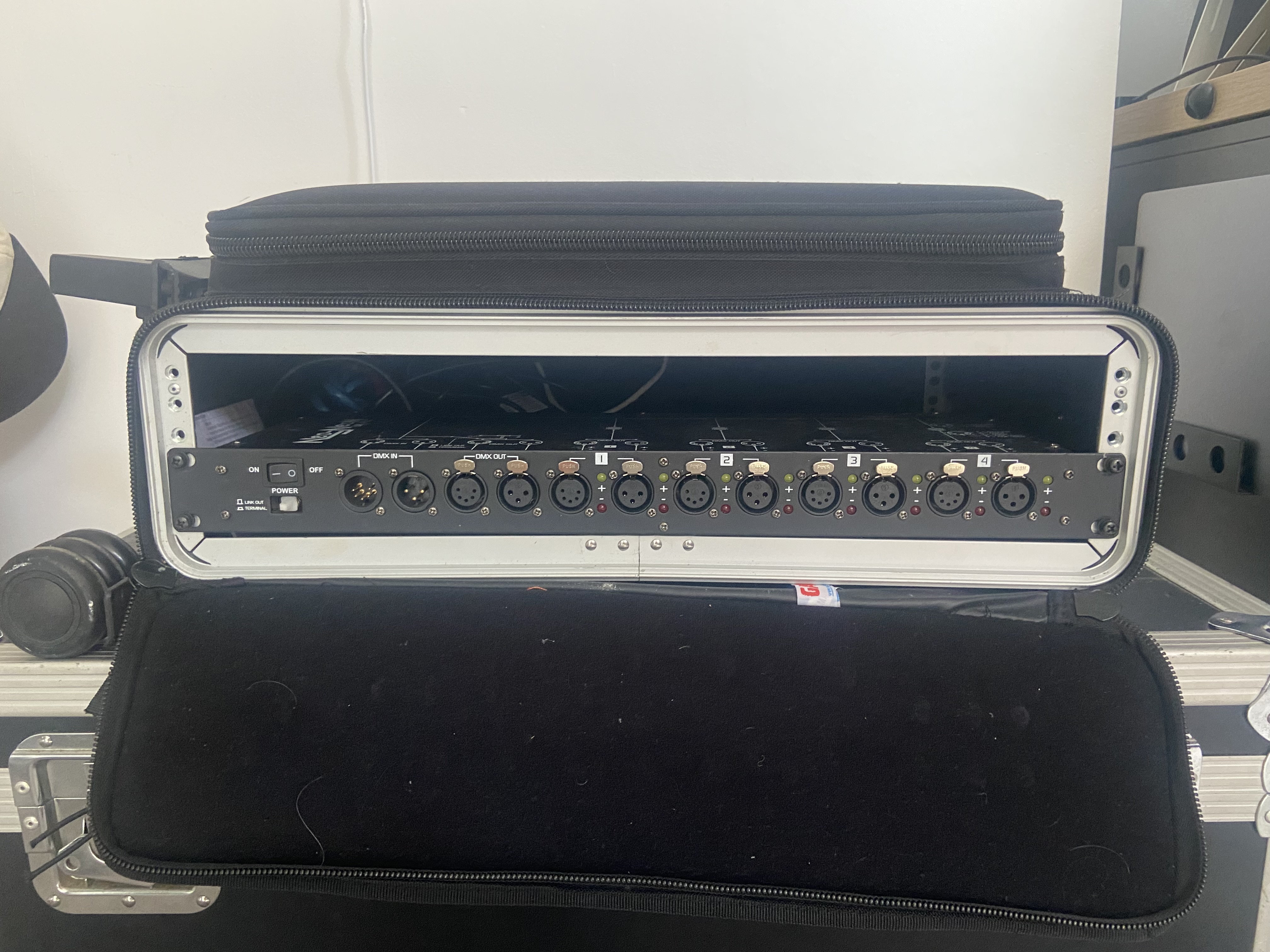 Neoneon 19'' dmx splitter