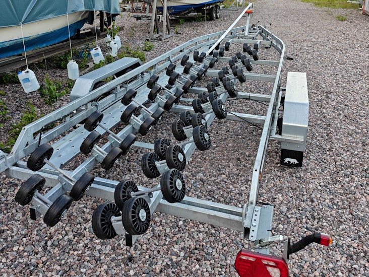 Kuorma 2460kg, respo multirulla 3500kg uusi