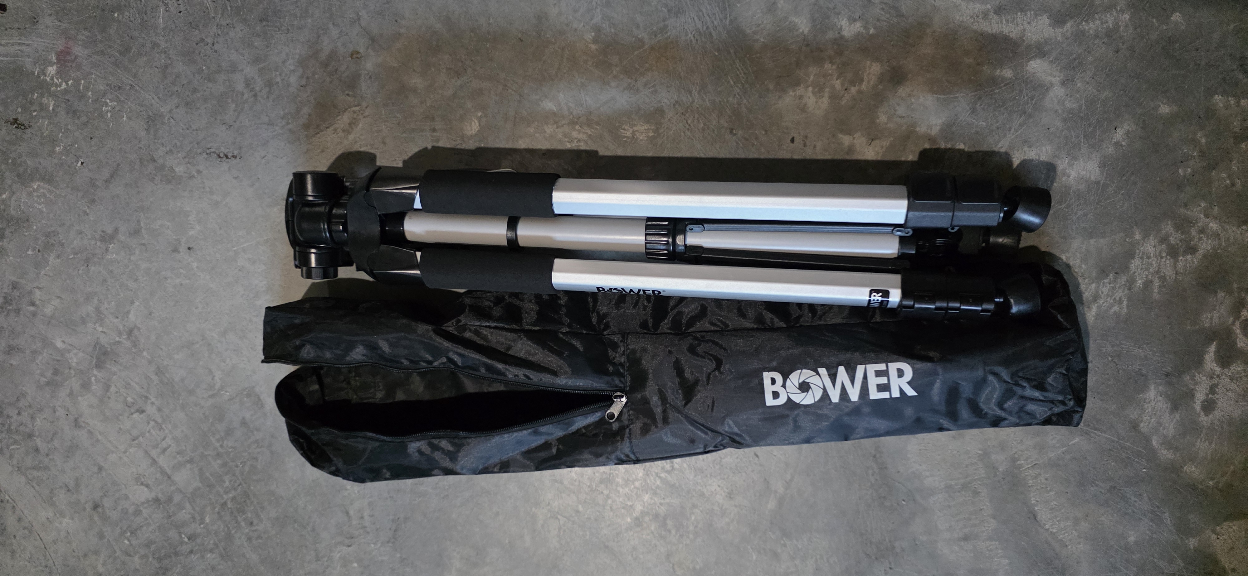 Bower 72" heavy-duty photo & video tripod (with carry bag)