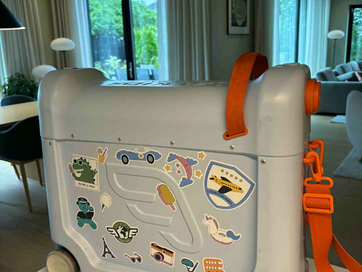 Stokke jetkids bedbox – reisekoffert og barneseng i ett