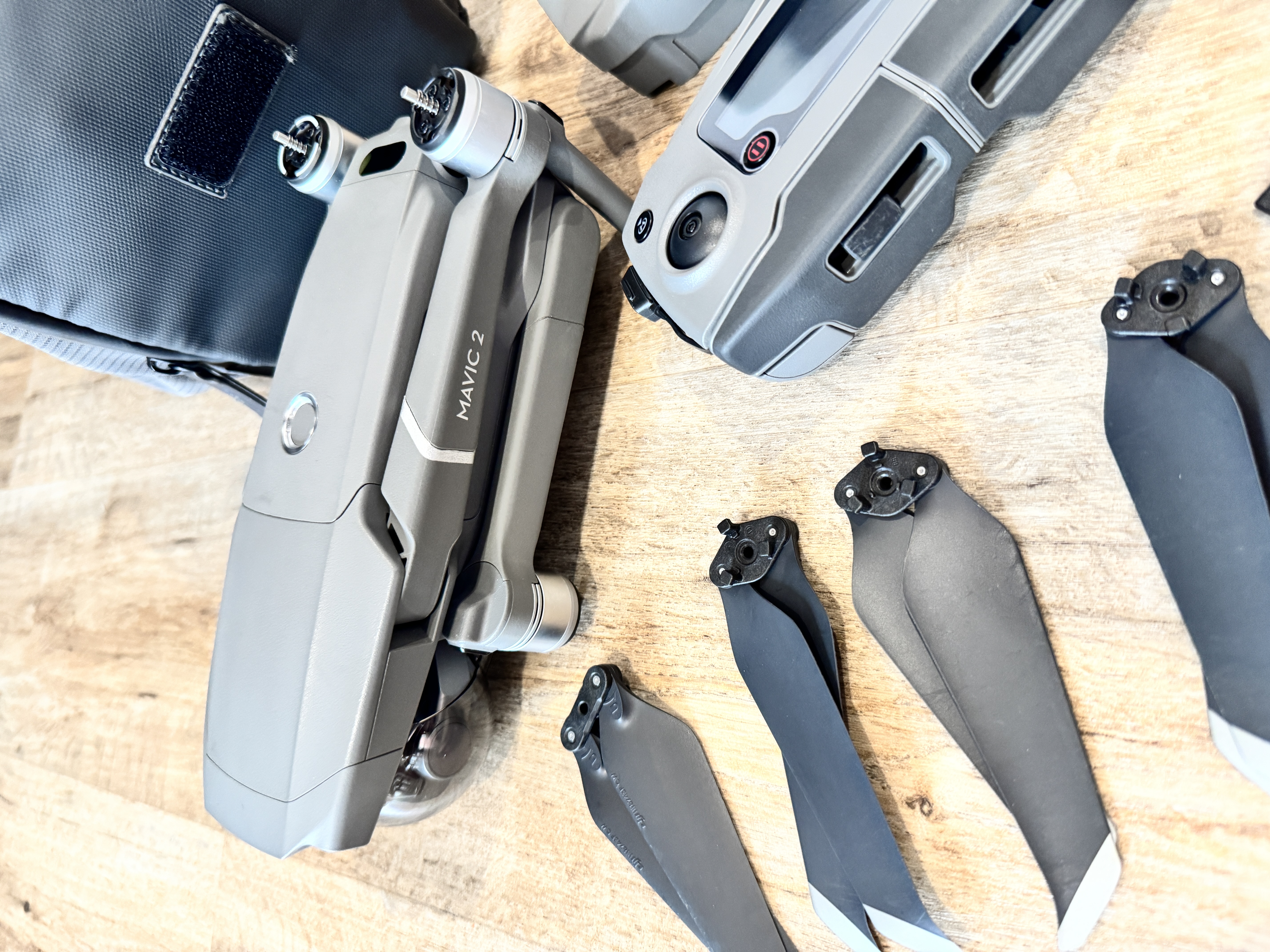 Dji mavic 2 pro drone kit – hasselblad camera + 2 batteries