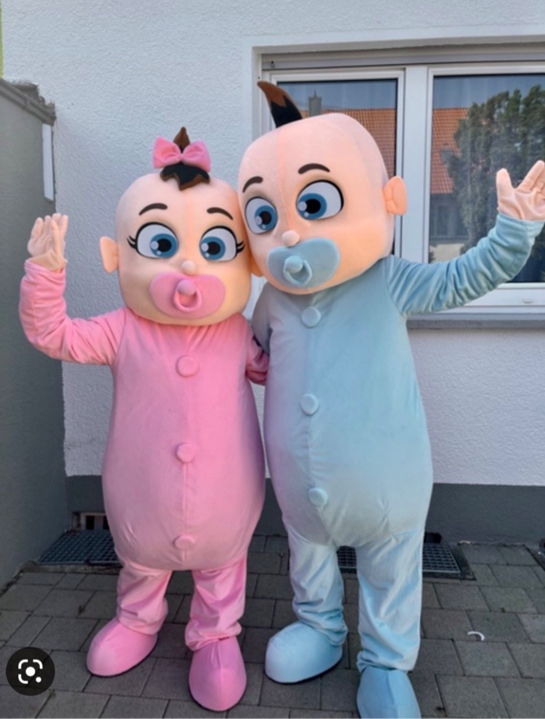 Baby costumes till gender reveal