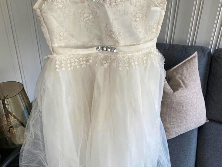 Brudepikekjole str 5-7 år