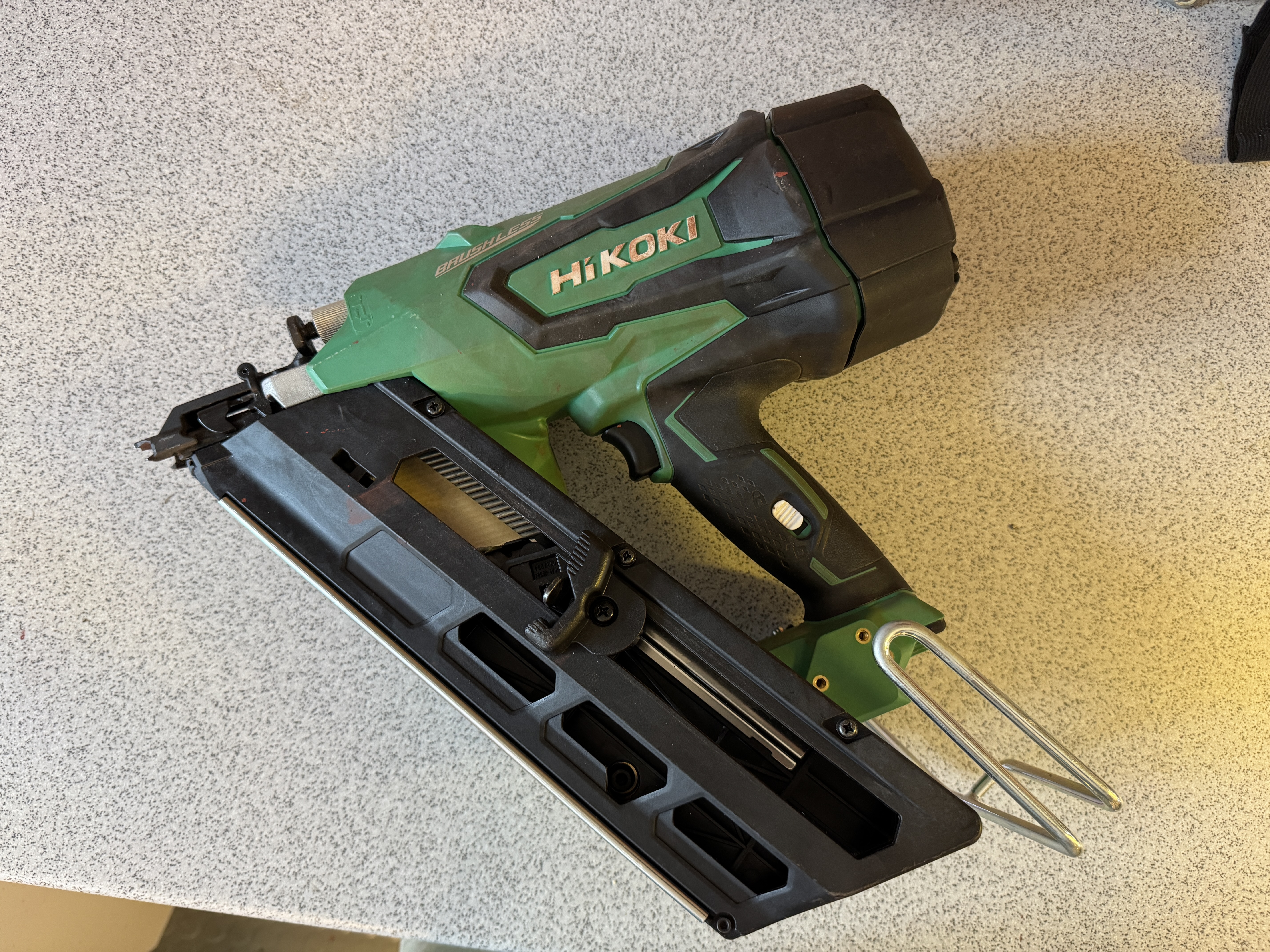 Hikoki spikpistol 90 mm batteri driven