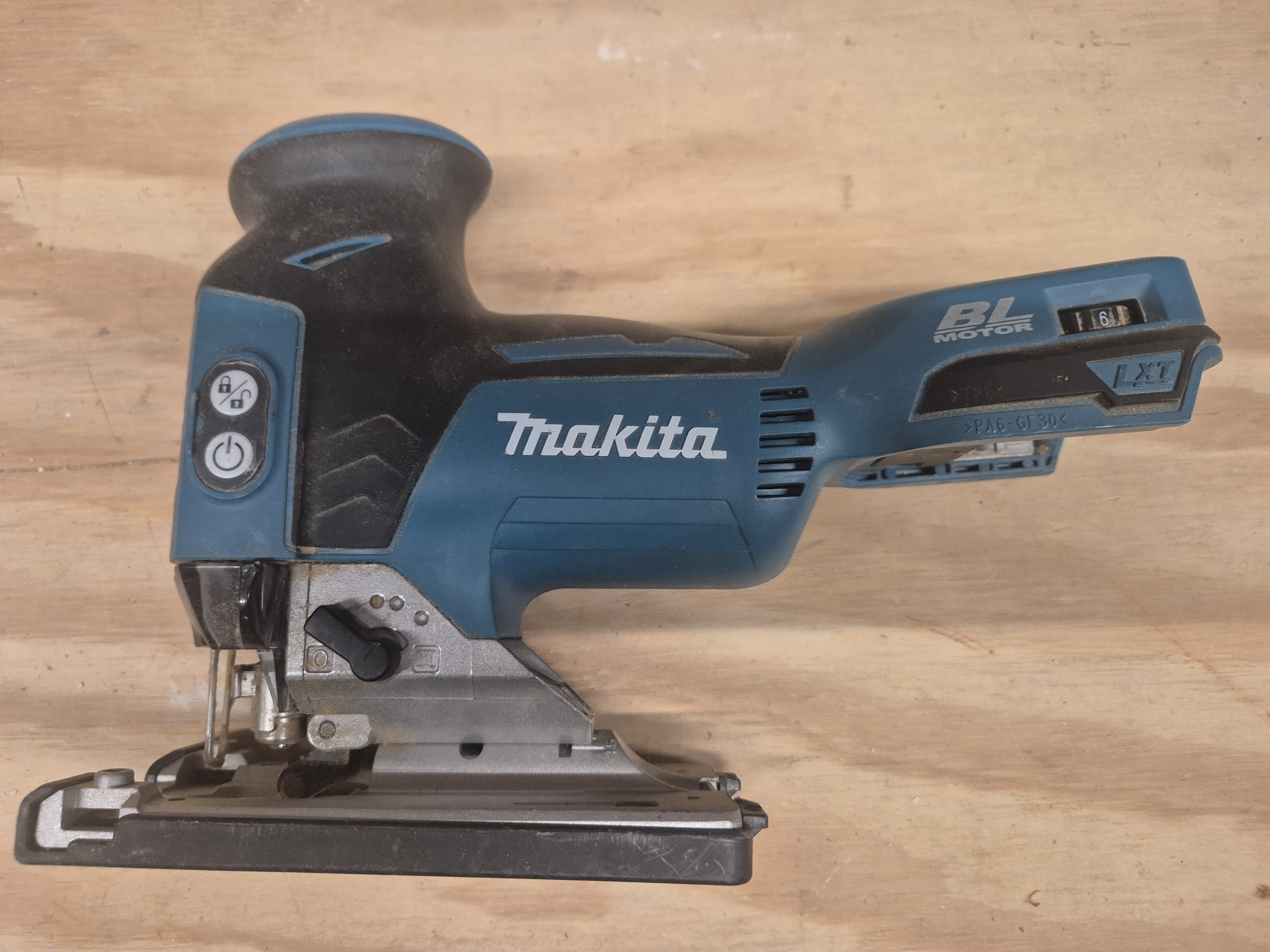 Makita djv181 18v kulløs stiksav
