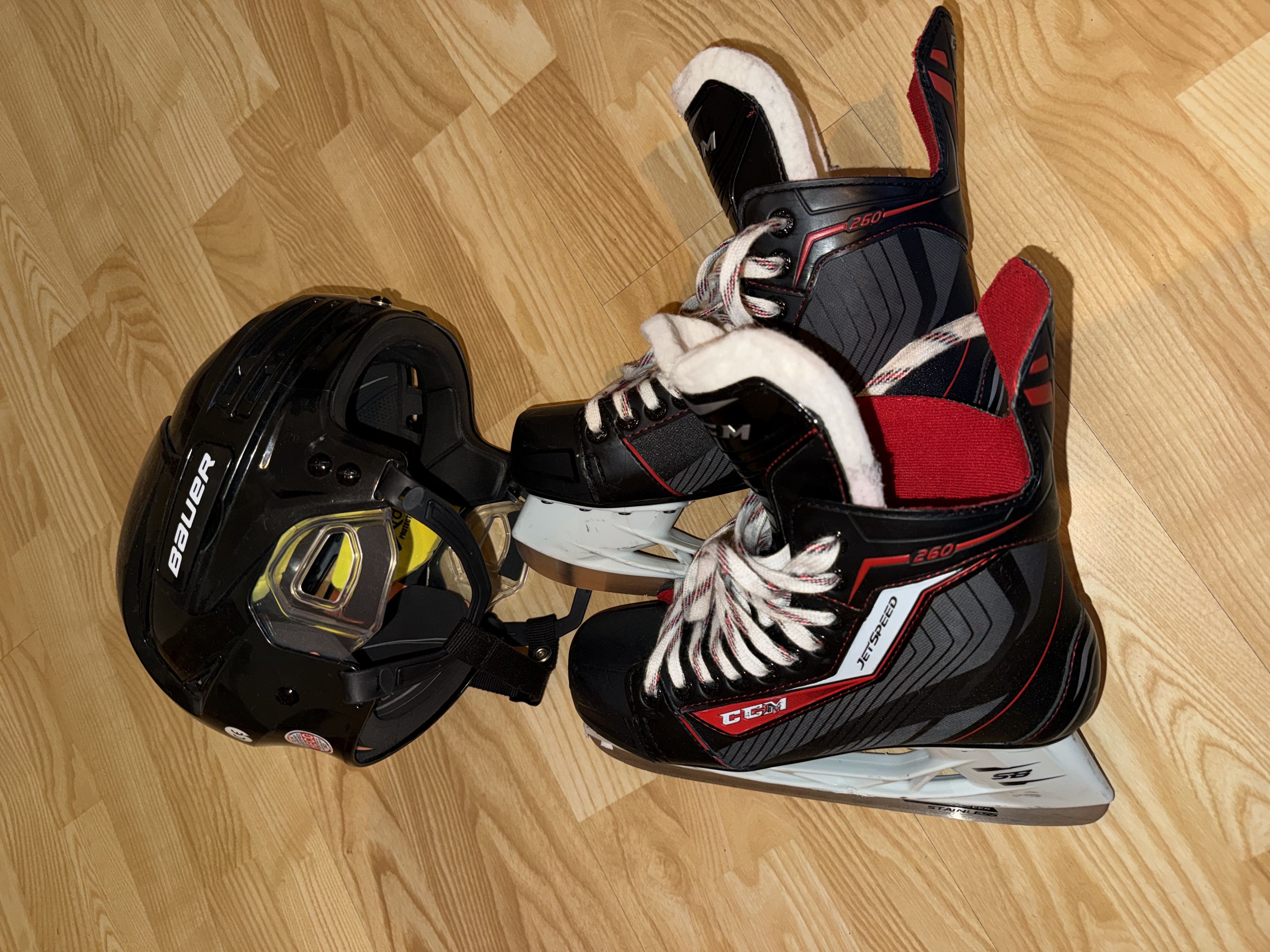 Skøyter (stl 40) og hjelm (m) 