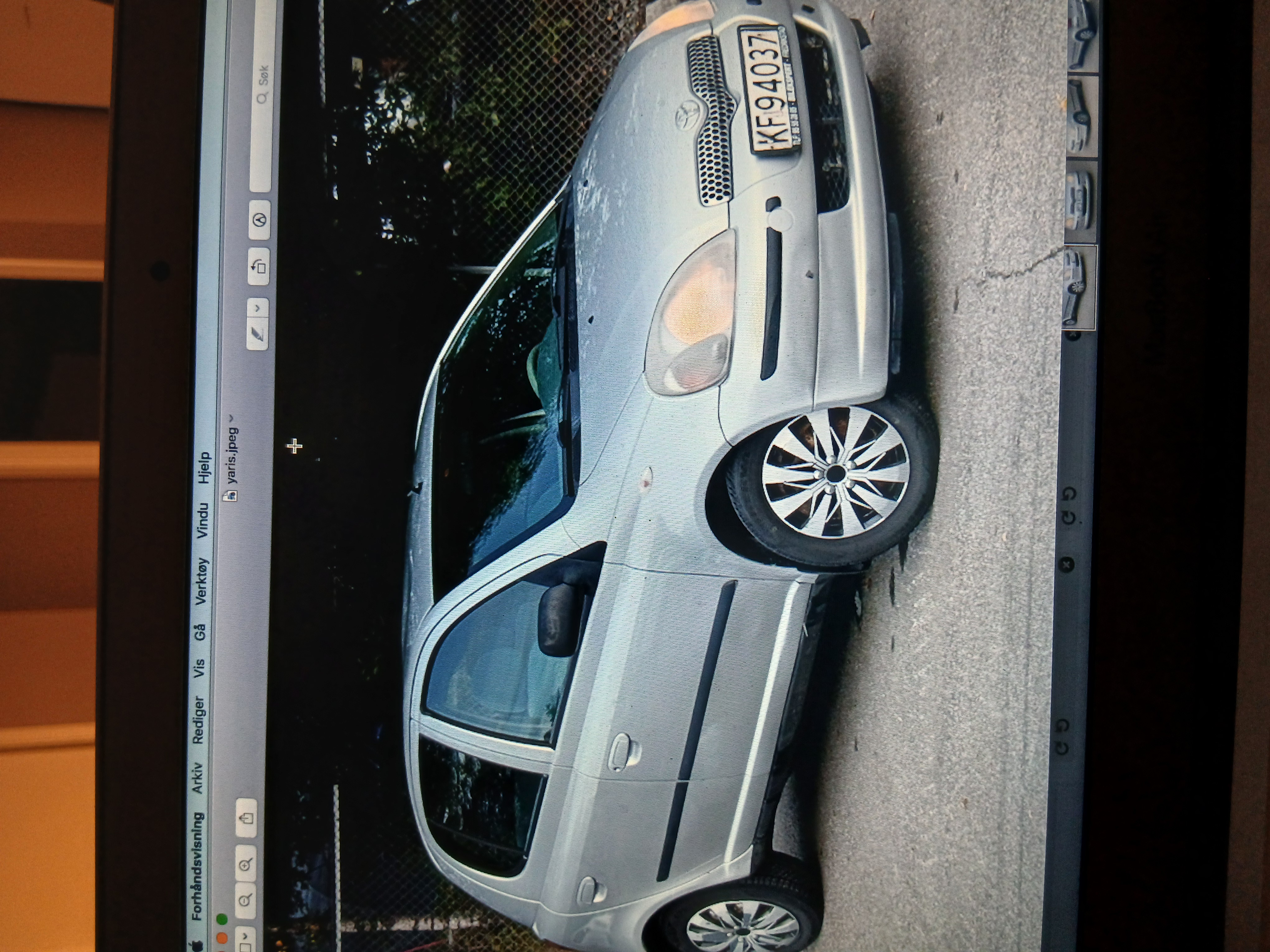 Toyota yaris lett kjørt automat fri kilometer 