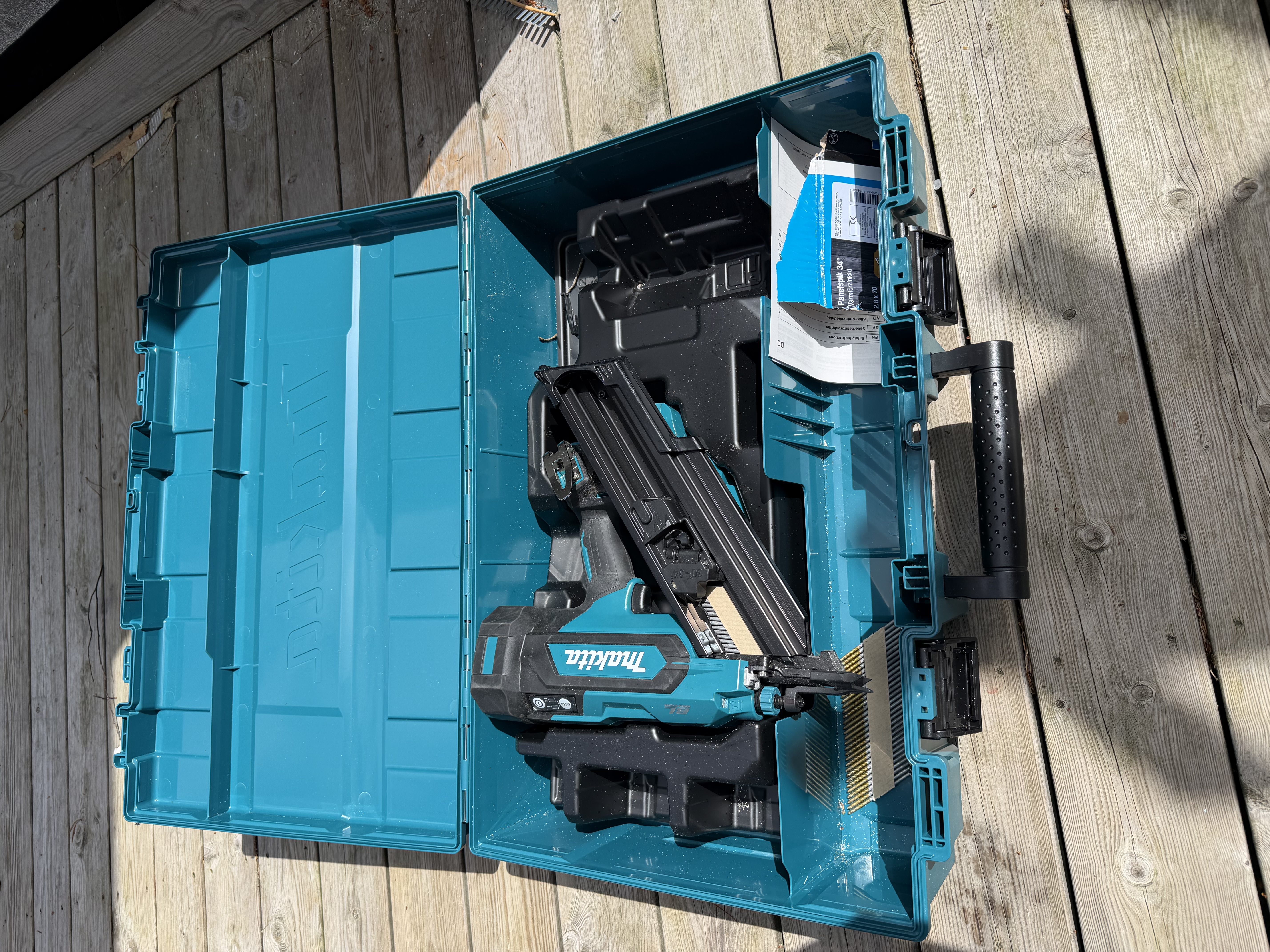 Makita spikpistol för upp till 90 mm spik
