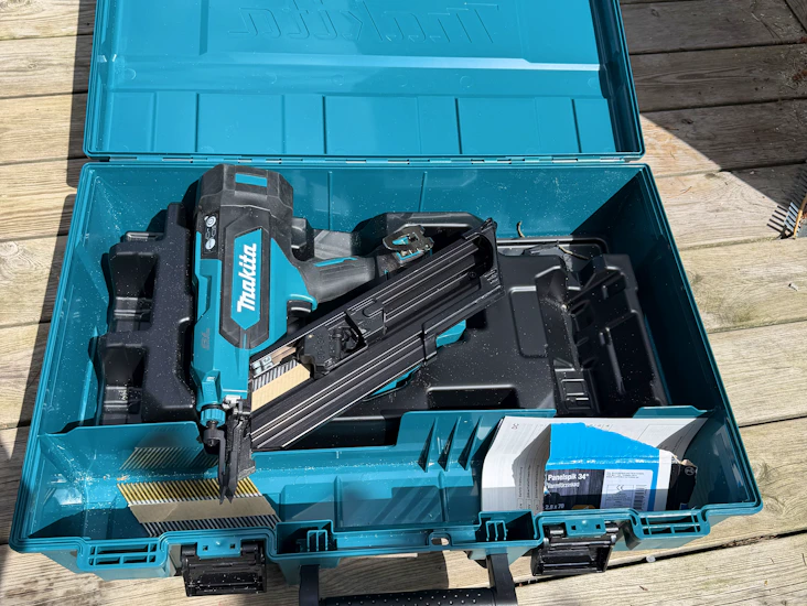 Makita spikpistol för upp till 90 mm spik