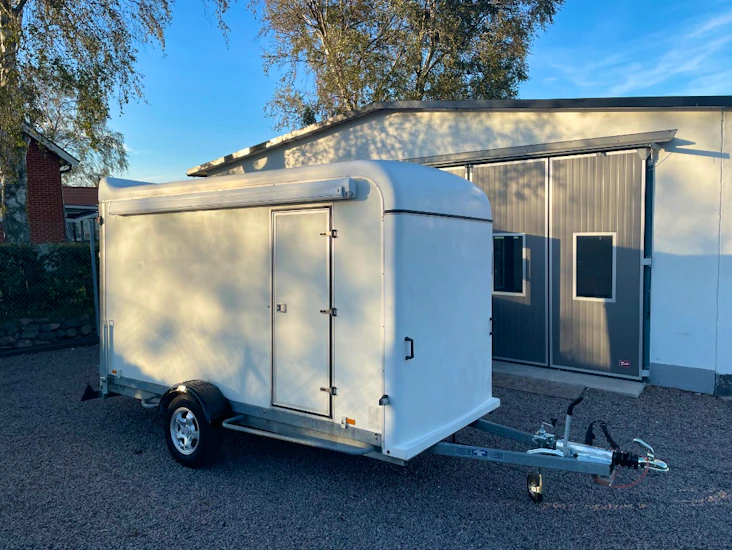 Skåpsläp 11m3 1300kg