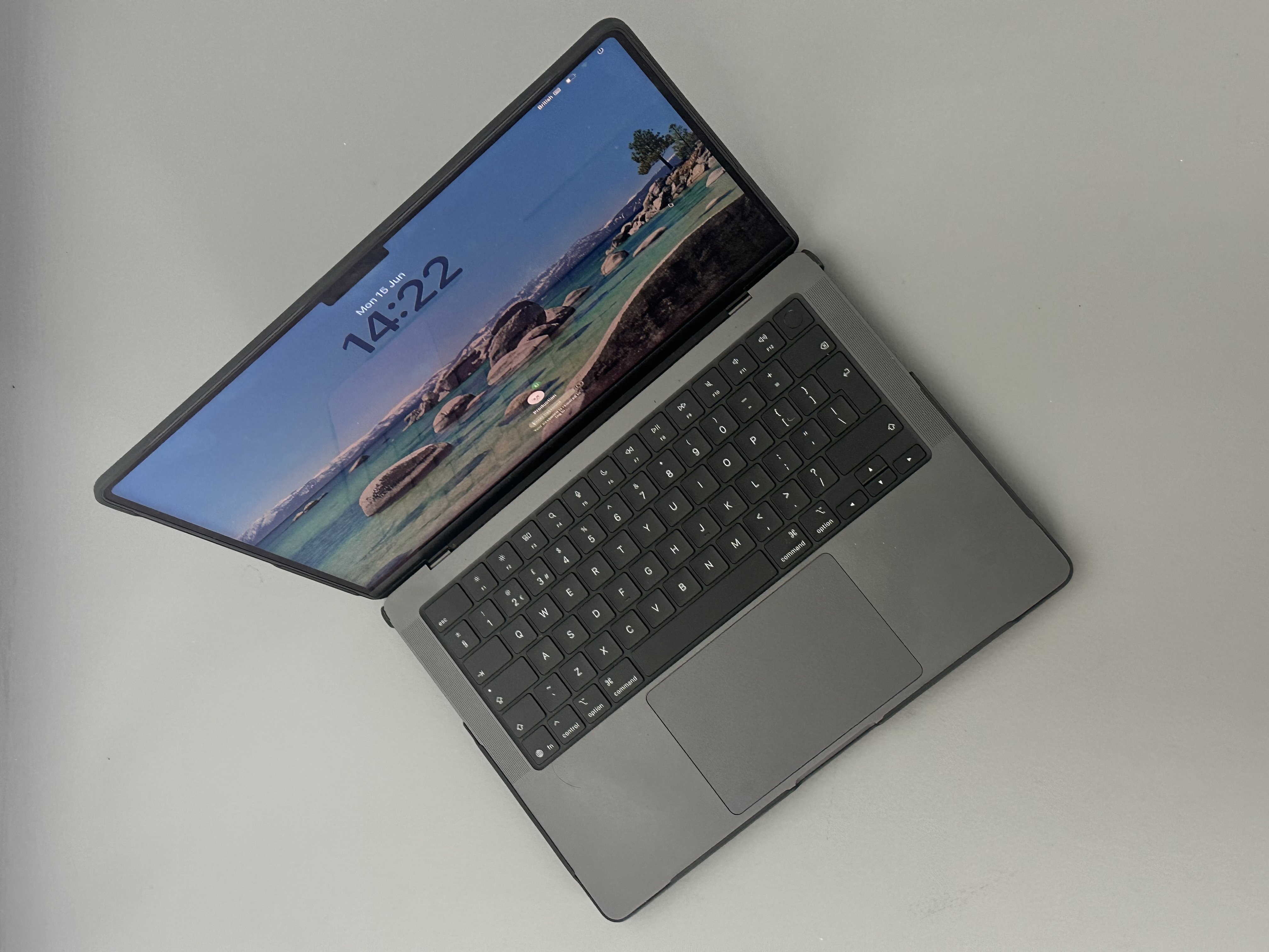 Macbook pro 16gb m5 chip