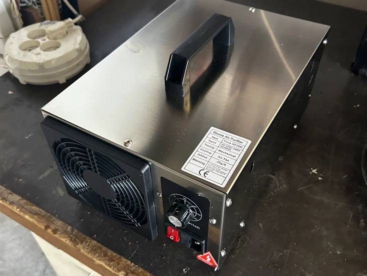 Otsonaattori ionisaattorilla