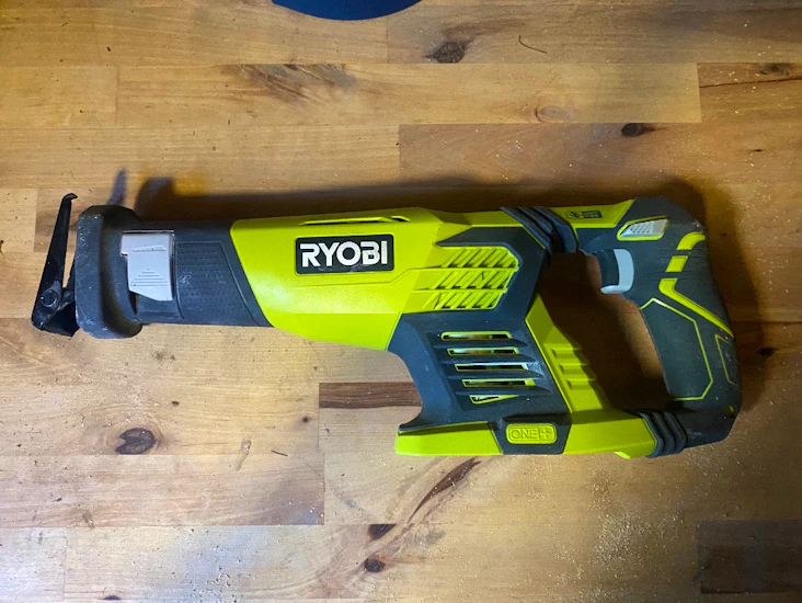 Bajonettsag med batteri og lader