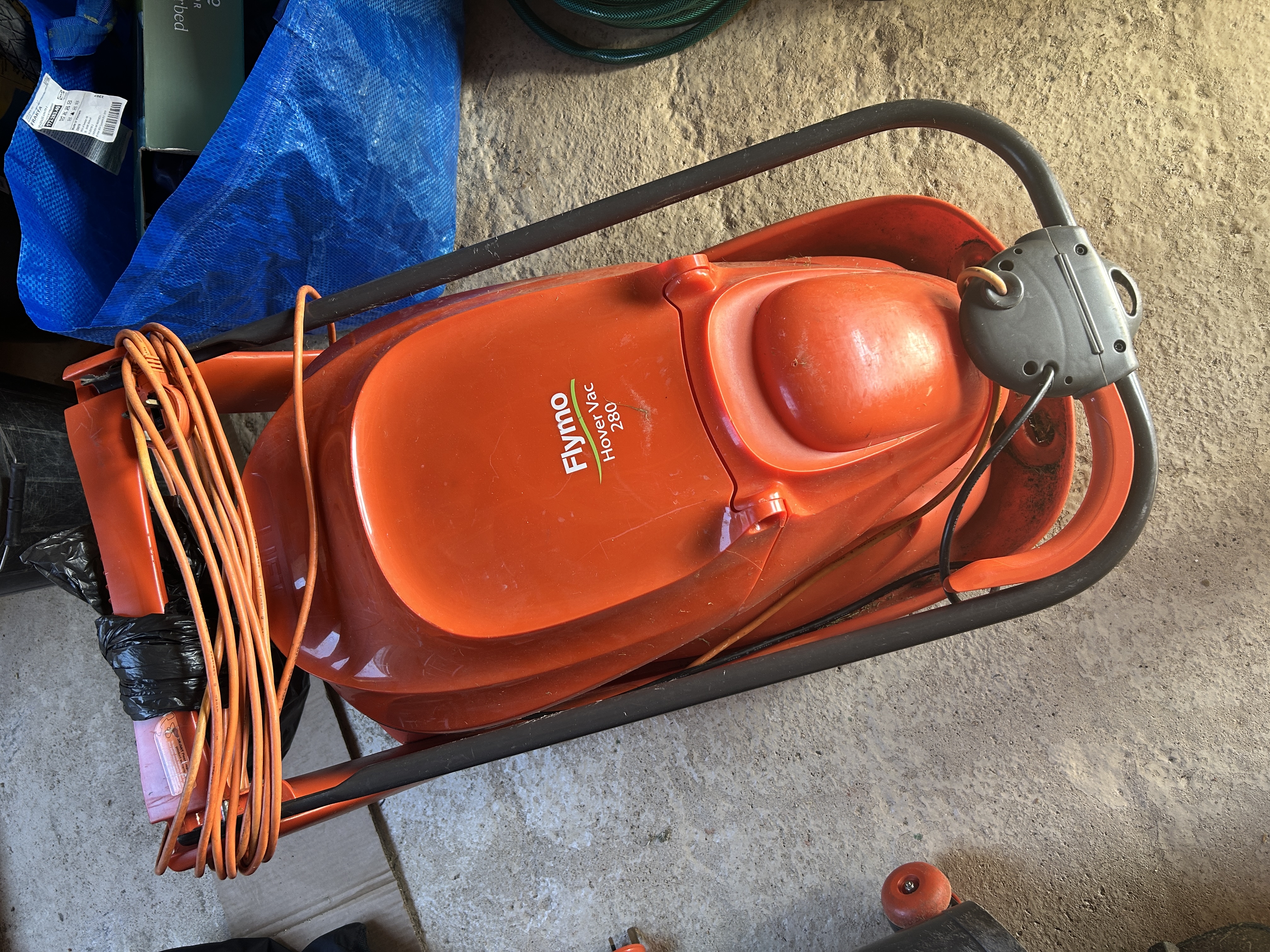 Lawnmower (flymo hover vac 280)