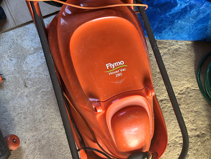 Lawnmower (flymo hover vac 280)