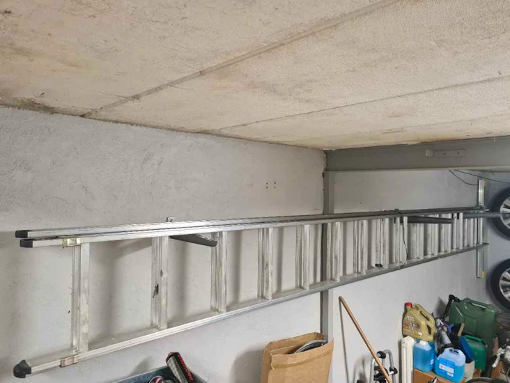 Lång utskjutsstege i 2 delar totalt 8 m.