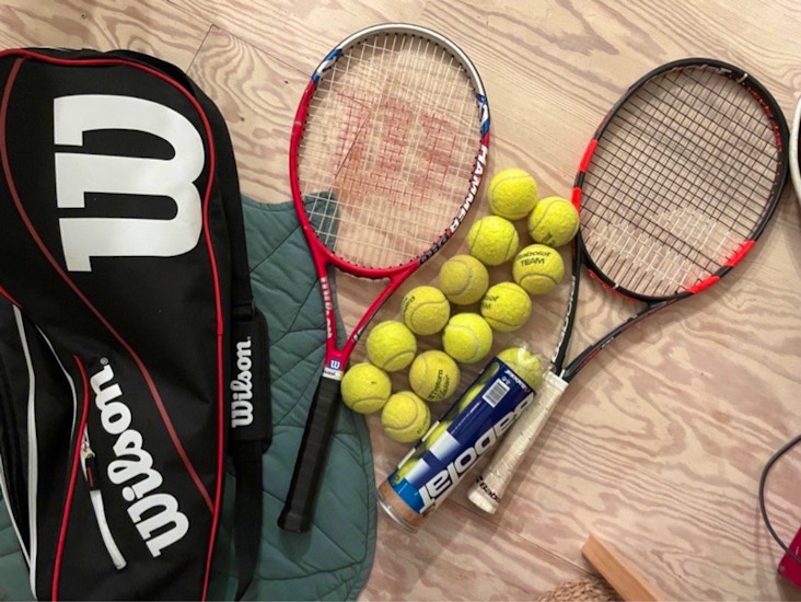 Tennisracket 2st + väska + 16bollar