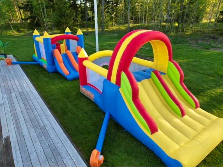 Dubbla hoppborgar till kalas