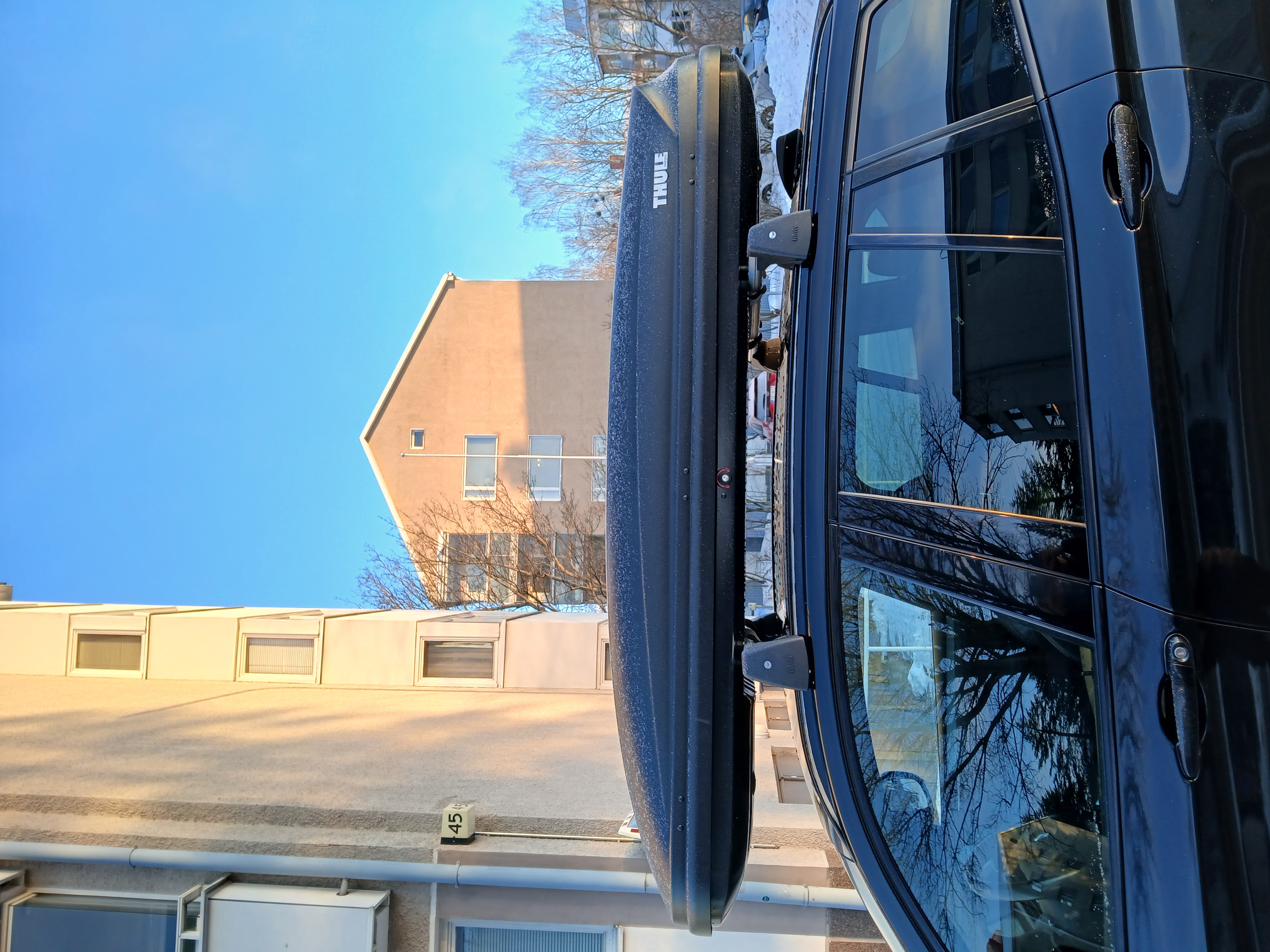 Thule pacific 700 -suksiboksi