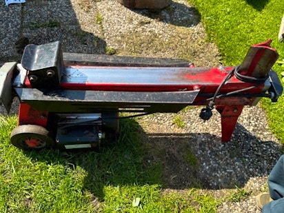 Elektrisk Vedkloyver () Elektrisk Vedkloyver